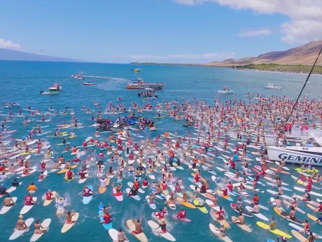 Hundreds of surfers took part in a paddle-out ceremony (Photo credit: @davin.phelpsfilms)